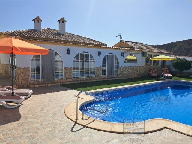 Villa Spectacular : Resale Villa for Sale in Arboleas, Almería