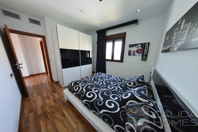 Villa Splendido: Resale Villa for Sale in Arboleas, Almería
