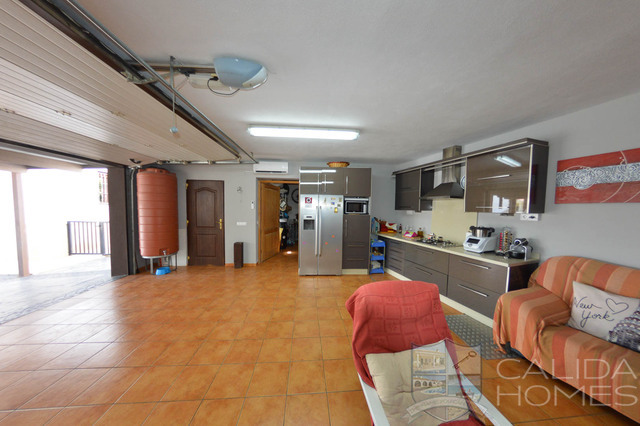 Villa Splendido: Resale Villa for Sale in Arboleas, Almería
