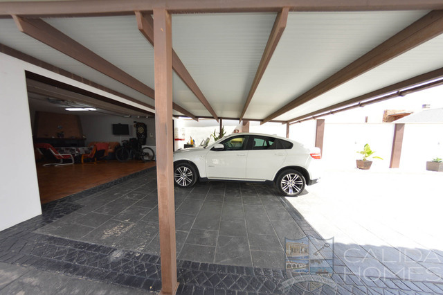 Villa Splendido: Resale Villa for Sale in Arboleas, Almería