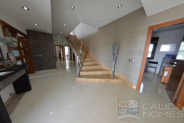 Villa Splendido: Resale Villa for Sale in Arboleas, Almería