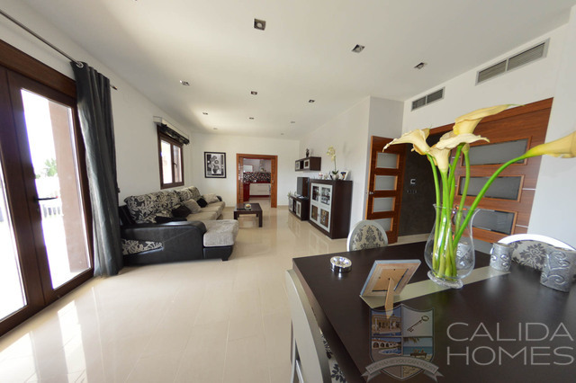 Villa Splendido: Resale Villa for Sale in Arboleas, Almería