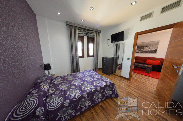 Villa Splendido: Resale Villa for Sale in Arboleas, Almería