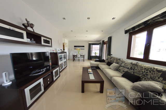 Villa Splendido: Resale Villa for Sale in Arboleas, Almería
