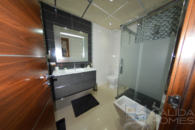 Villa Splendido: Resale Villa for Sale in Arboleas, Almería