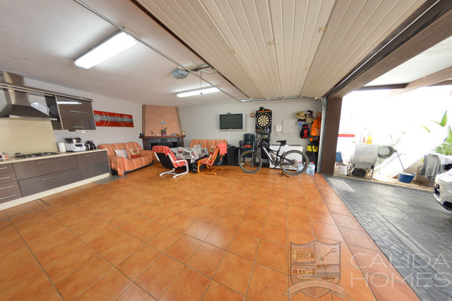 Villa Splendido: Resale Villa for Sale in Arboleas, Almería