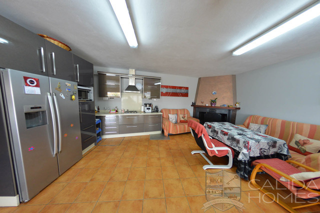Villa Splendido: Resale Villa for Sale in Arboleas, Almería