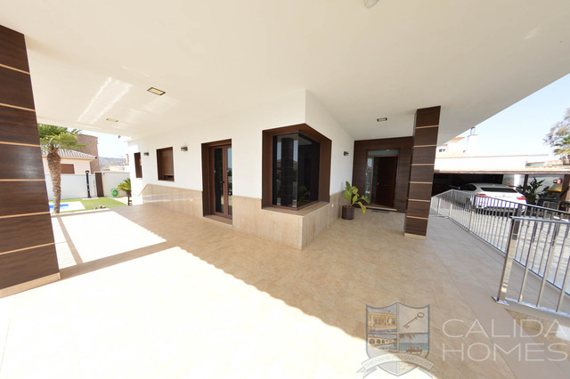 Villa Splendido: Resale Villa for Sale in Arboleas, Almería