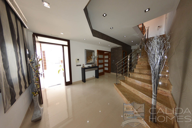 Villa Splendido: Resale Villa for Sale in Arboleas, Almería