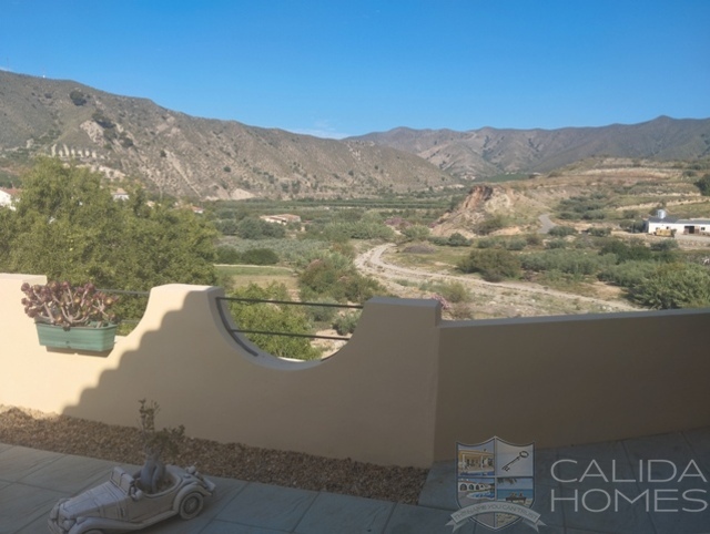 Villa Sprite: Resale Villa for Sale in Arboleas, Almería