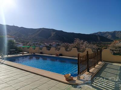 Villa Sprite: Resale Villa in Arboleas, Almería