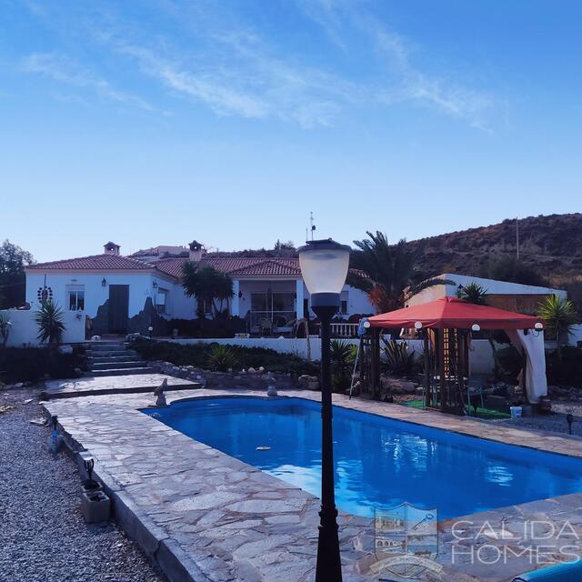 Villa Starlight: Resale Villa for Sale in Partaloa, Almería