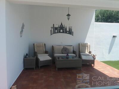 Villa Sunflower 2: Resale Villa in Arboleas, Almería
