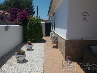Villa Sunflower 2: Resale Villa in Arboleas, Almería