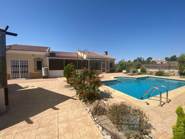 Villa Sunflower: Resale Villa for Sale in Huercal-Overa, Almería