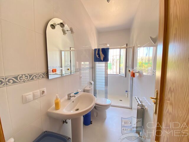 Villa Sunflower: Resale Villa for Sale in Huercal-Overa, Almería