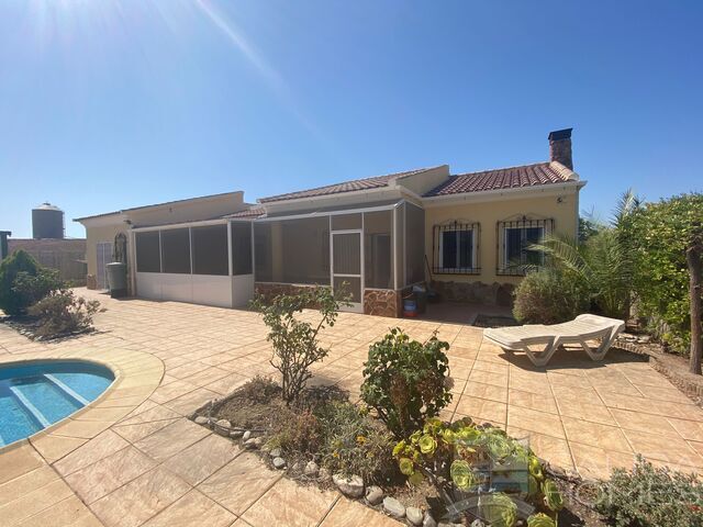Villa Sunflower: Resale Villa for Sale in Huercal-Overa, Almería
