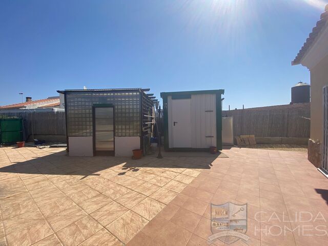 Villa Sunflower: Resale Villa for Sale in Huercal-Overa, Almería