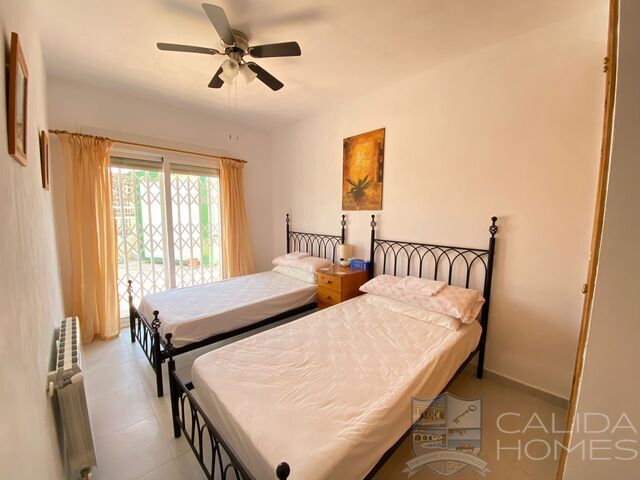 Villa Sunflower: Resale Villa for Sale in Huercal-Overa, Almería