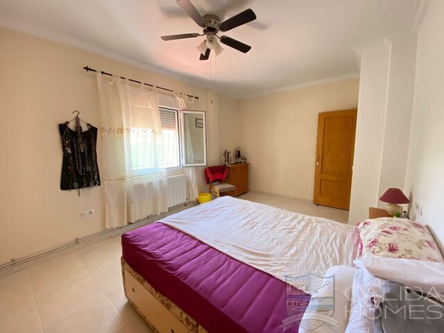 Villa Sunflower: Resale Villa for Sale in Huercal-Overa, Almería