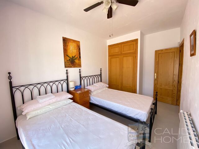 Villa Sunflower: Resale Villa for Sale in Huercal-Overa, Almería