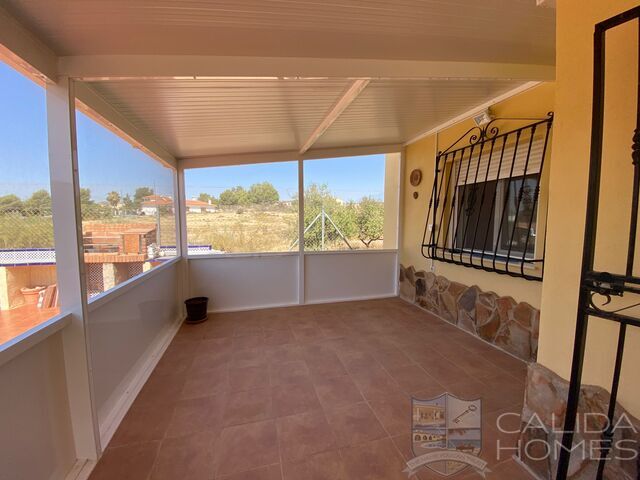 Villa Sunflower: Resale Villa for Sale in Huercal-Overa, Almería