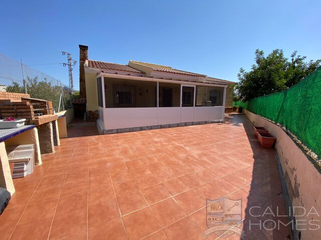 Villa Sunflower: Resale Villa for Sale in Huercal-Overa, Almería
