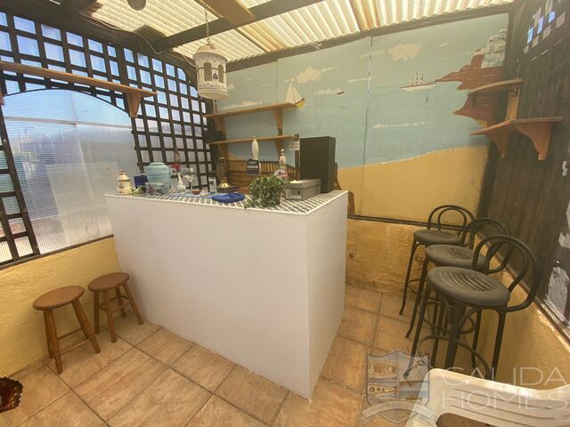 Villa Sunflower: Resale Villa for Sale in Huercal-Overa, Almería