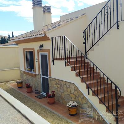 Villa Sunlight : Resale Villa in Arboleas, Almería