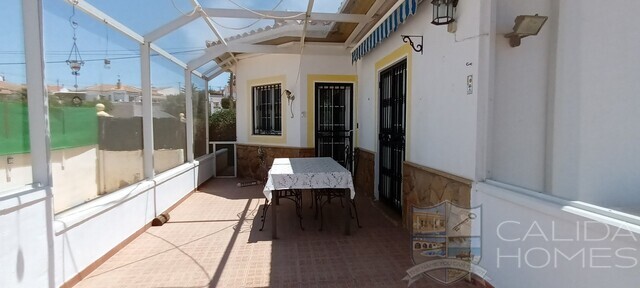 Villa Sunshine: Resale Villa for Sale in Arboleas, Almería