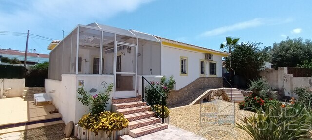 Villa Sunshine: Resale Villa for Sale in Arboleas, Almería