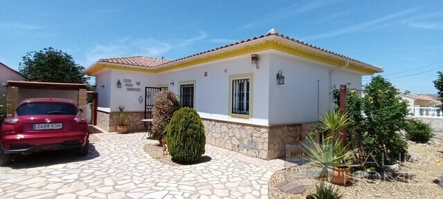 Villa Sunshine: Resale Villa for Sale in Arboleas, Almería