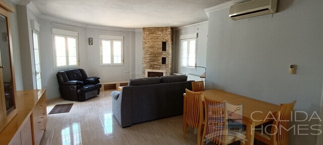 Villa Sunshine: Resale Villa for Sale in Arboleas, Almería