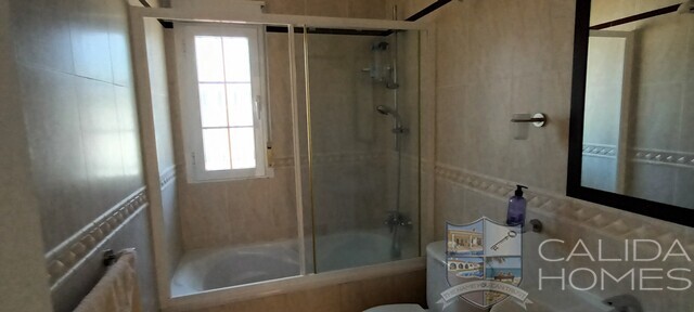 Villa Sunshine: Resale Villa for Sale in Arboleas, Almería