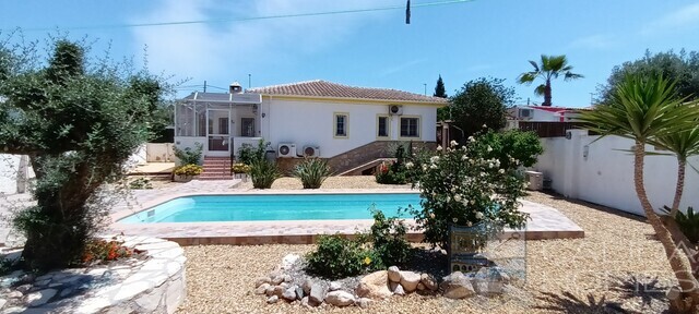Villa Sunshine: Resale Villa for Sale in Arboleas, Almería