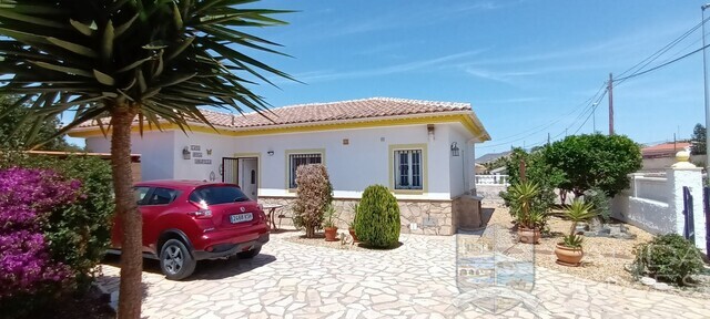 Villa Sunshine: Resale Villa for Sale in Arboleas, Almería