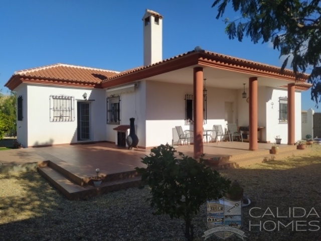 Villa Torres : Herverkoop Villa te Koop in Arboleas, Almería