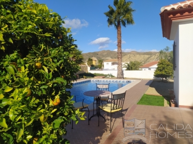 Villa Torres : Herverkoop Villa te Koop in Arboleas, Almería