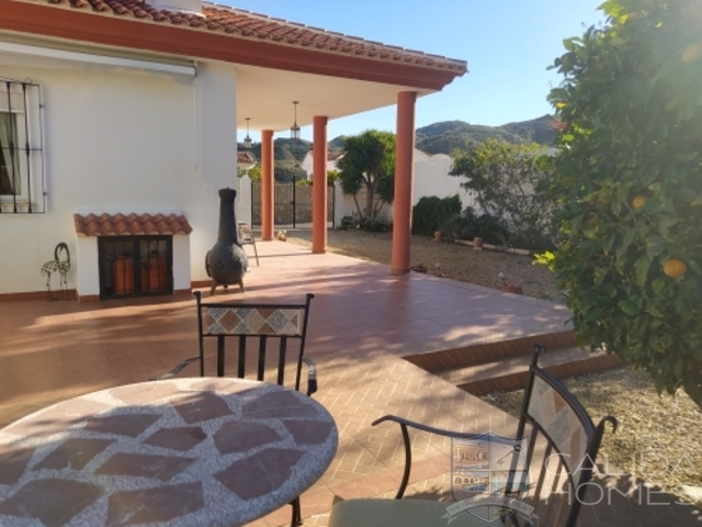 Villa Torres : Herverkoop Villa te Koop in Arboleas, Almería