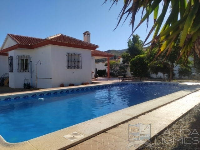 Villa Torres : Herverkoop Villa te Koop in Arboleas, Almería