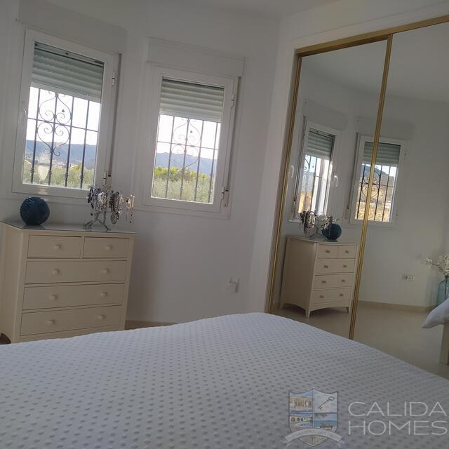 Villa Torres Alta: Resale Villa for Sale in Arboleas, Almería