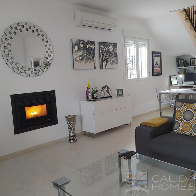 Villa Torres Alta: Resale Villa for Sale in Arboleas, Almería