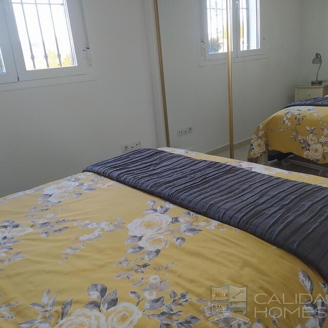 Villa Torres Alta: Resale Villa for Sale in Arboleas, Almería