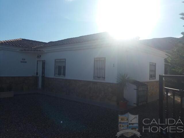 Villa Tranquility : Resale Villa for Sale in Arboleas, Almería