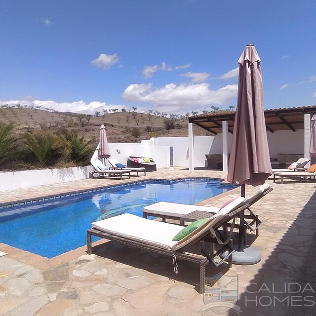 Villa Tranquilo: Resale Villa for Sale in Oria, Almería