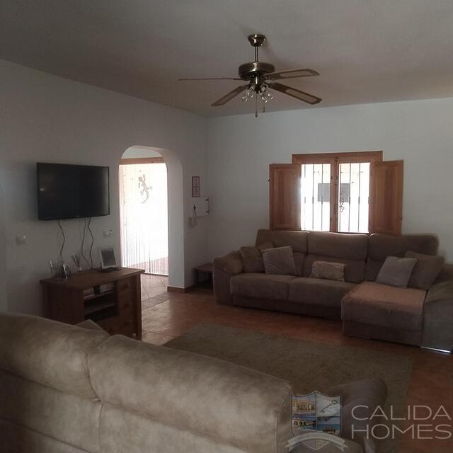 Villa Tranquilo: Resale Villa for Sale in Oria, Almería