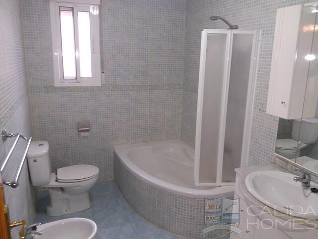 Villa Tulipan: Resale Villa for Sale in Cucador, Almería