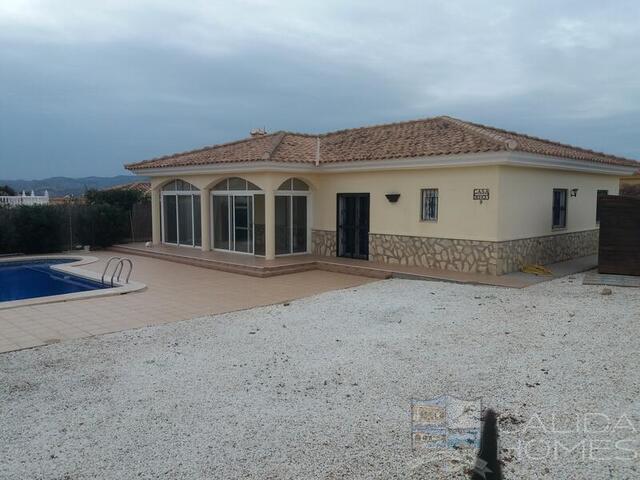 Villa Tulipan: Resale Villa for Sale in Cucador, Almería