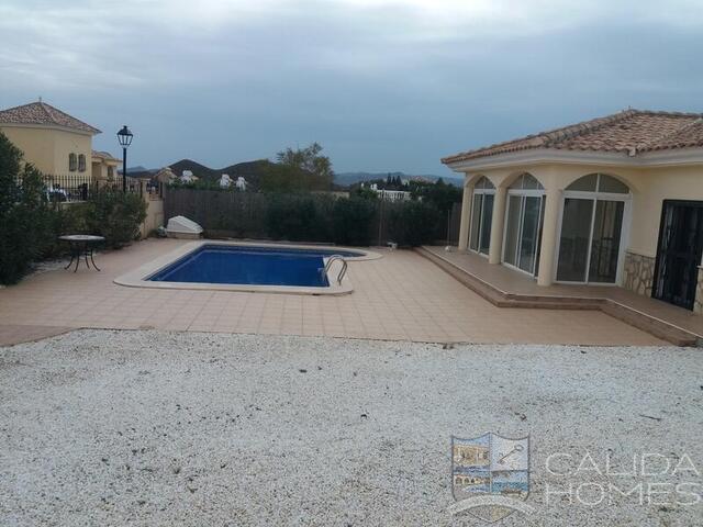 Villa Tulipan: Resale Villa for Sale in Cucador, Almería