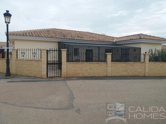 Villa Tulipan: Resale Villa for Sale in Cucador, Almería